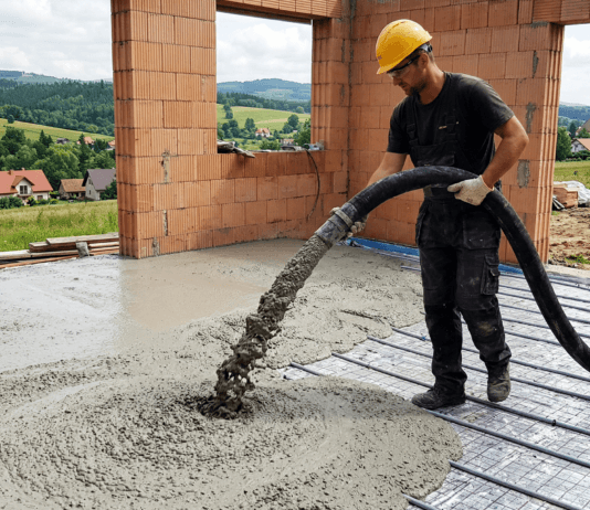 Pianobeton: cennik za m³ i m² na Dolnym Śląsku. Od czego zależą koszty wylewki?