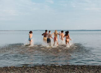 Pierwszy samodzielny wyjazd nastolatka na obóz zagraniczny – jak się do niego przygotować? Pierwszy samodzielny wyjazd nastolatka na obóz zagraniczny – jak się do niego przygotować?