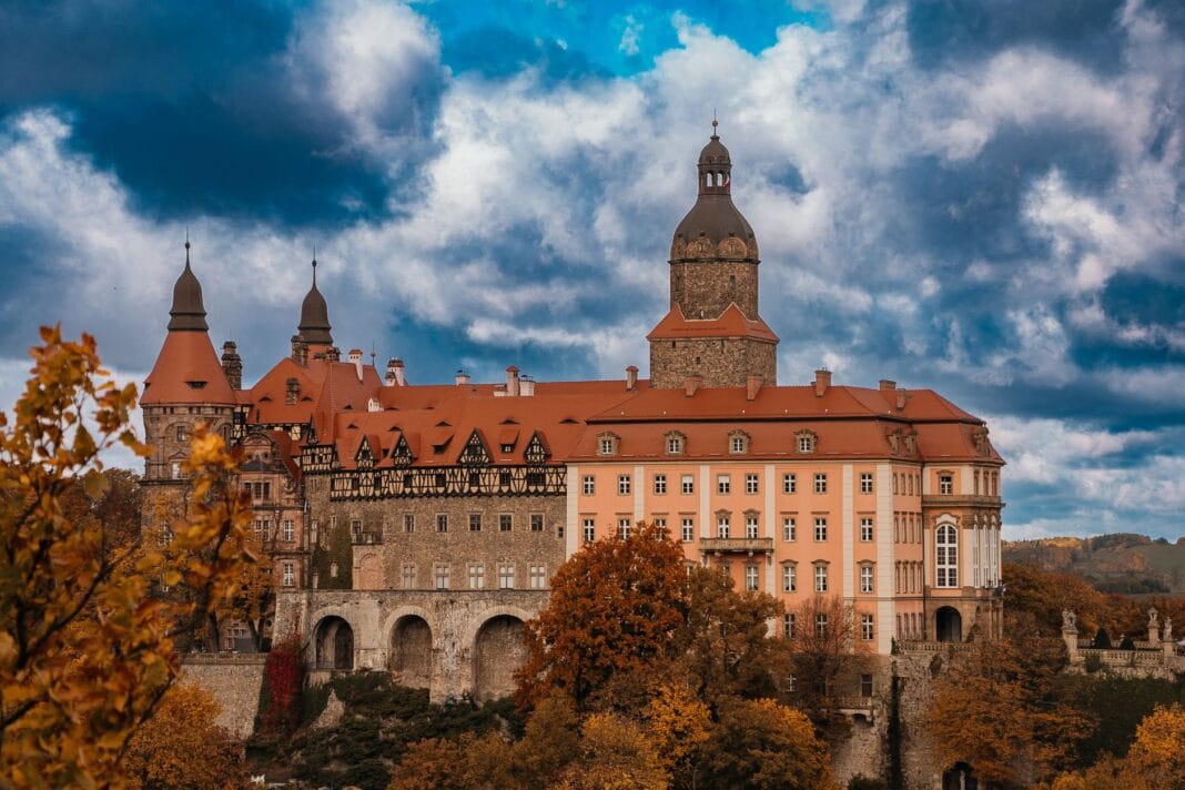 Zamek Książ w Wałbrzychu jesienią na Zamek Książ w Wałbrzychu jesienią na