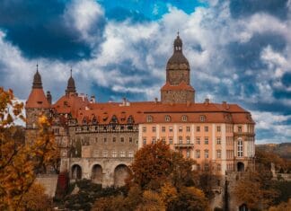 Zamek Książ w Wałbrzychu jesienią na